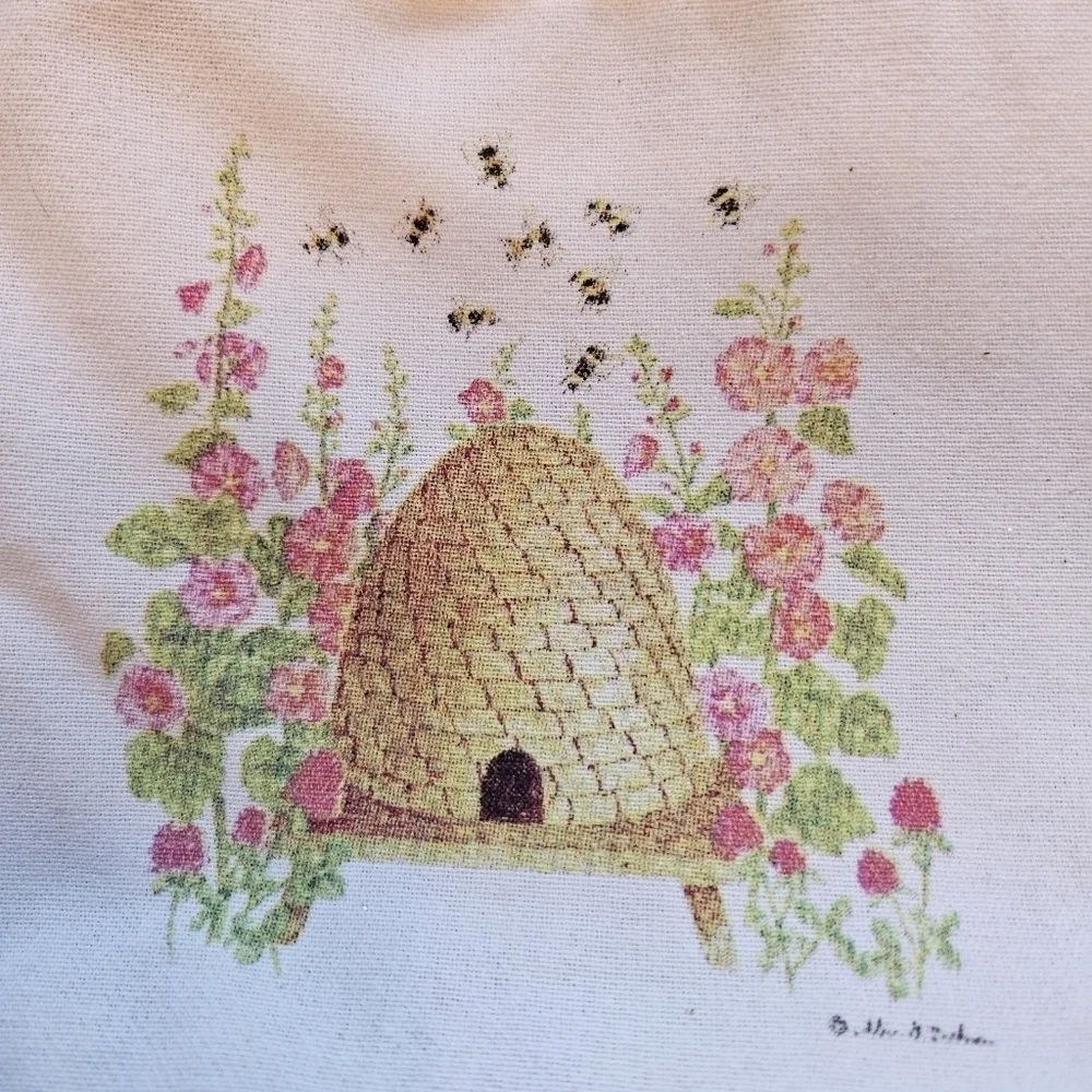 Alice's Cottage 4 Piece Gift Set Towel, Note Pad, Pen, & Canvas Bag NWT Bee Skep